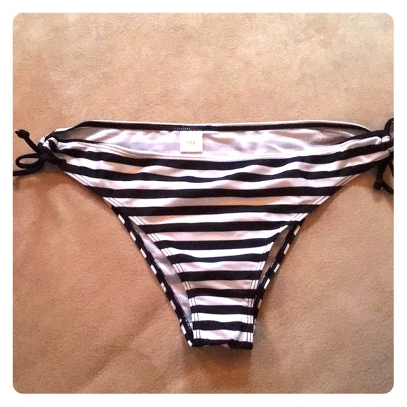 Other - NWOT 🏖 BLACK/WHITE STRIPED BIKINI BOTTOMS XXL
